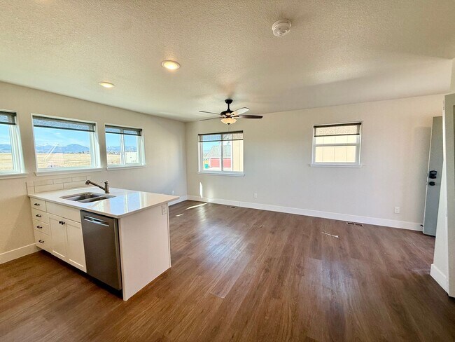 Photo - 2837 Urban Pl Unit B