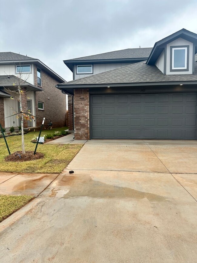 Building Photo - 230 SW 34th St