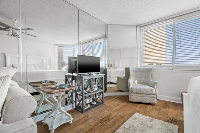 Photo - 8817 S Thomas Dr Unit SI FL2-ID1355009P