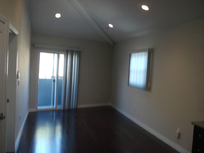 Living Room/Balcony