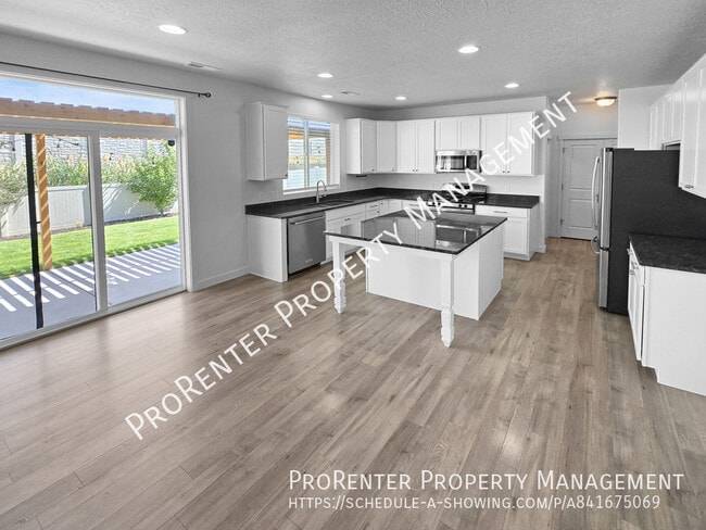 Photo - 1152 W Beacon Way
