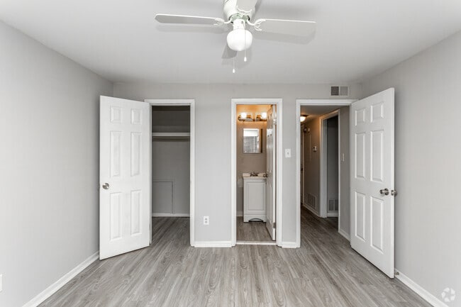 2BR , 1.5BA - 925 SF - Wingate Apartments