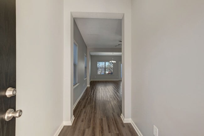 1539sf: Front Entrance - Cottages at Mount View