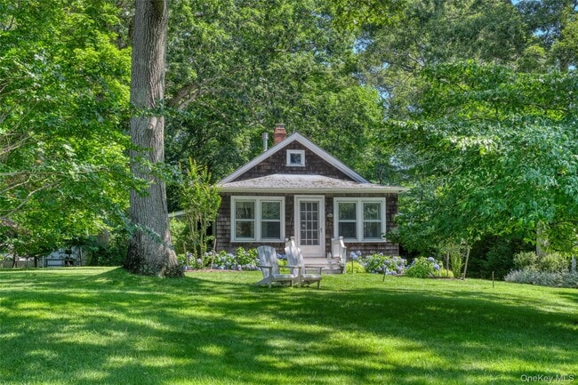 Building Photo - 4075 Pequash Ave