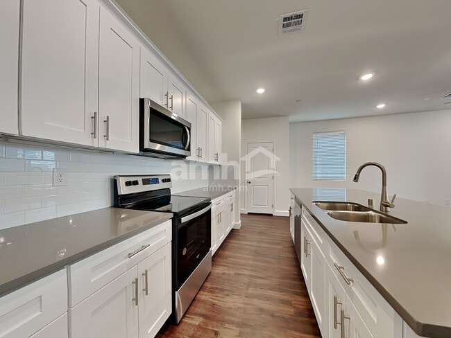 Photo - 290 Austin Bellerose Pl