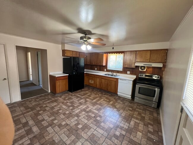 Comer en la cocina - 3401 Melodymanor Dr