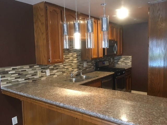 Photo - Los Caballeros #121 Unit 121A