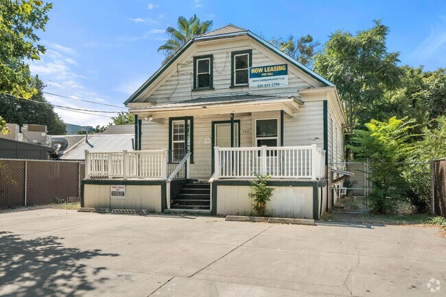 Building Photo - 432 Cedar St Rental