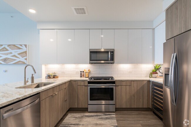 8 Weeks Rent-Free in Uptown Luxury! - 8 Weeks Rent-Free in Uptown Luxury! Condo Unit APO2