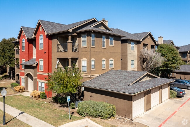 Building Photo - Hidden Creek