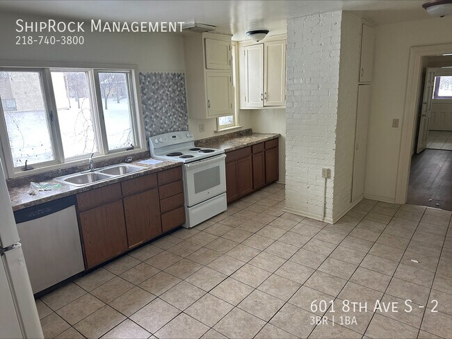 Photo - 601 8th Ave S Unit 2