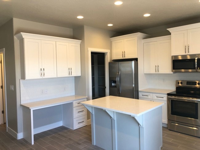 Photo - 655 S Malorie Wy