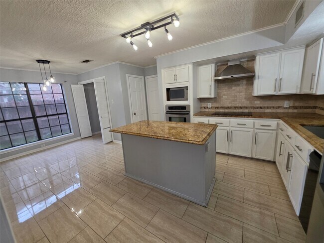Building Photo - 19507 Oak Station Dr