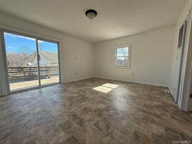 Photo - 657 Eatontown Rd