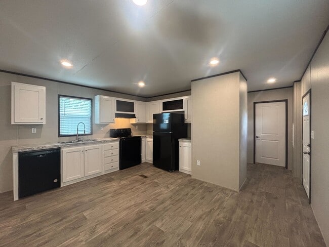 Photo - 203 Linda St