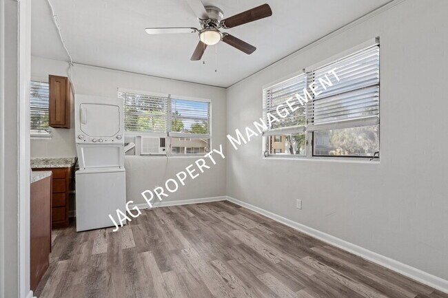 Photo - 1123 Lasalle St