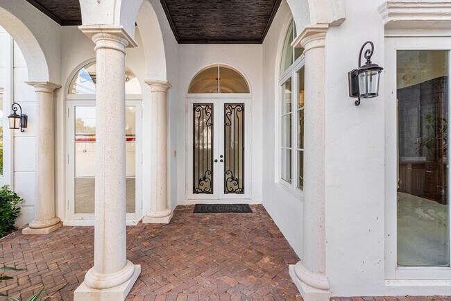 Photo - 549 NE 19th Ave