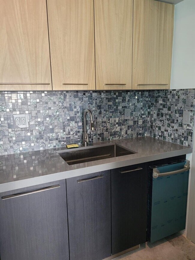 Photo - 3301 NE 5th Ave Unidad 410