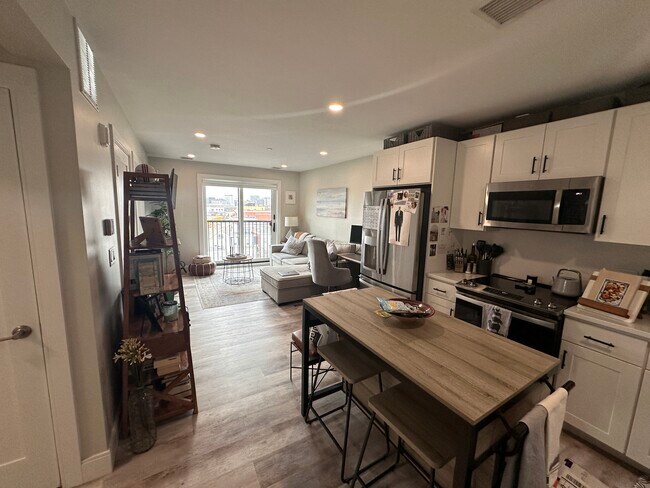 Photo - 206 Old Colony Ave