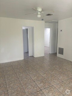 Building Photo - 1129 NE 6th Ave Rental