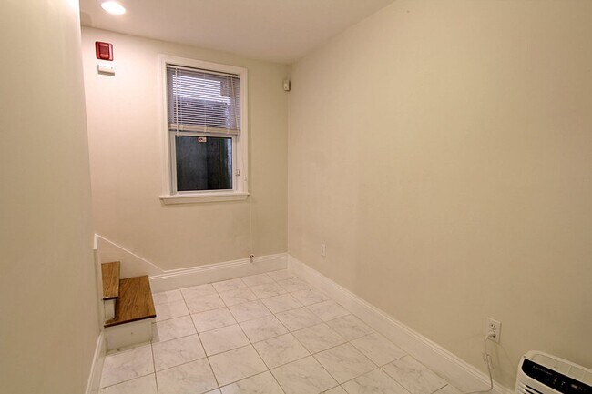 Photo - Large 3 bed in Brookline