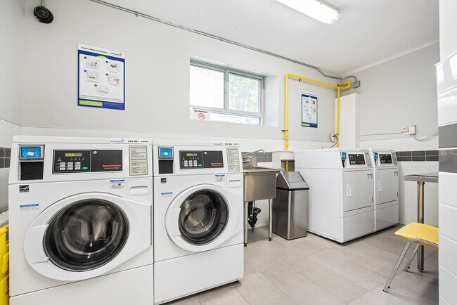 Photo - 206 Lakeshore Rd E