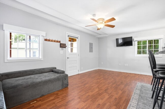 184 Buck St