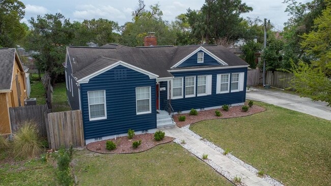 Photo - 1404 Clay St