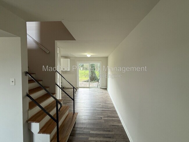 Photo - 400 Rann Ct