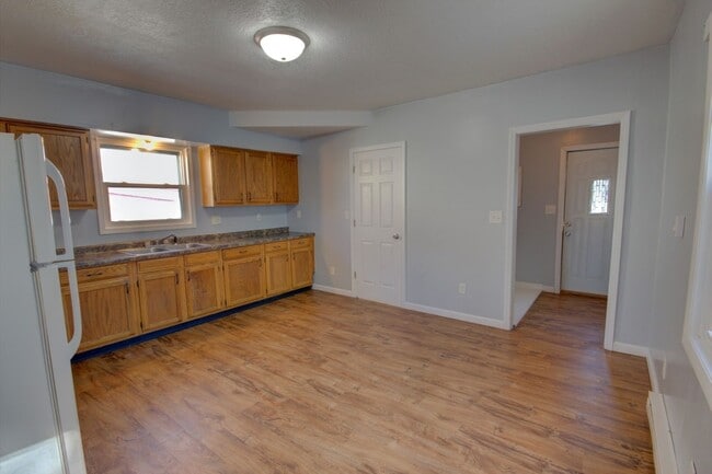 123 3rd St Unit House