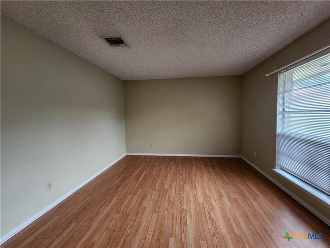 Photo - 317 Briarwood Dr