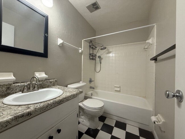 Photo - Brewster Estates unit avail NOW!!! Unidad A