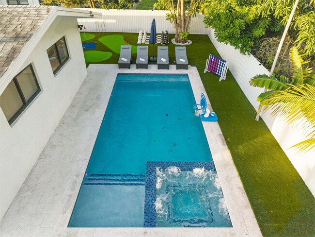 Photo - 17835 NE 6th Ave Unit SI ID1372317P