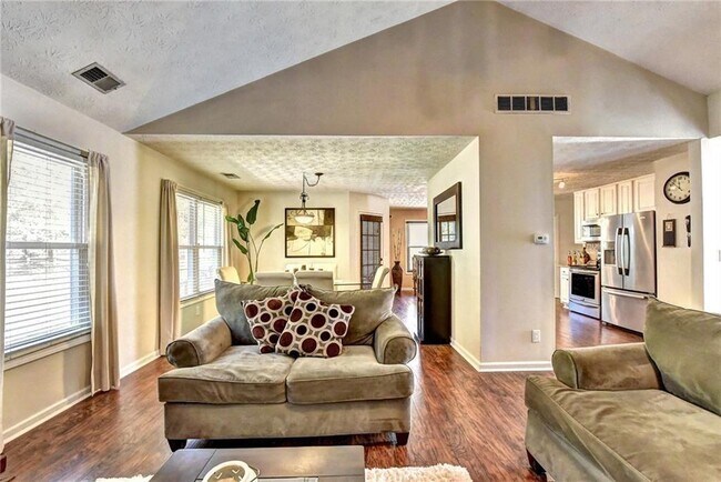 Photo - 3940 Piper Glen Dr NE