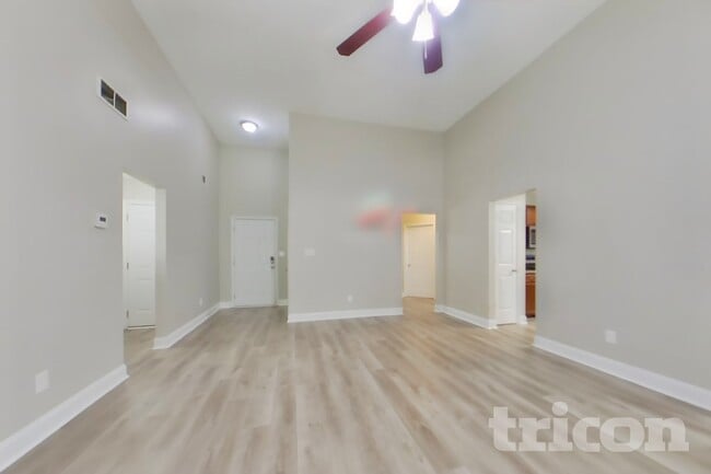 215 Comet Ct