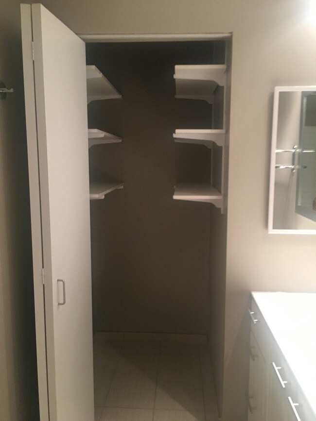 Photo - 171 N Wells St