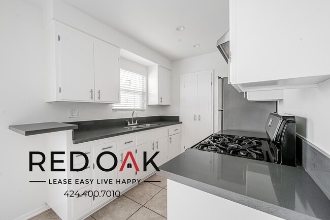 Photo - 1439 S Point View St Unidad 3