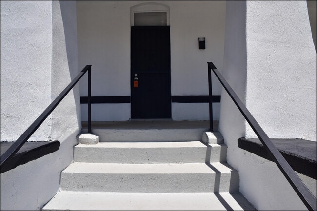 Photo - 2111 Portland Ave Unit 2