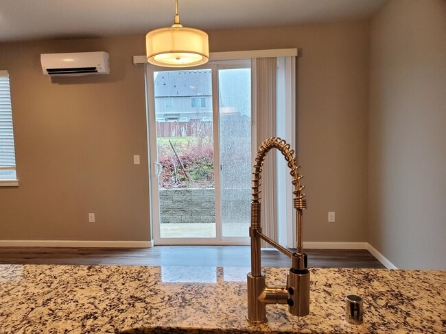 Building Photo - 6909 Delaney Ln NE