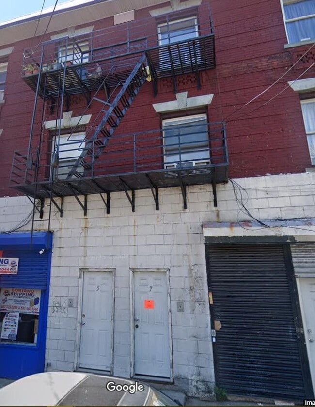 Building Photo - 5 Graham St Unit 1 Rental