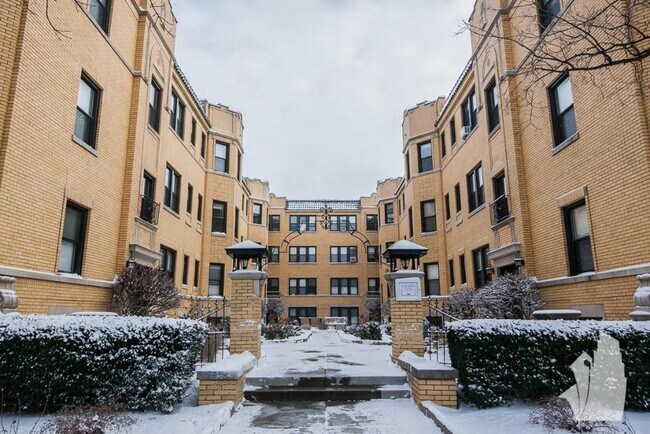 Photo - 2315 N Rockwell St Apartment