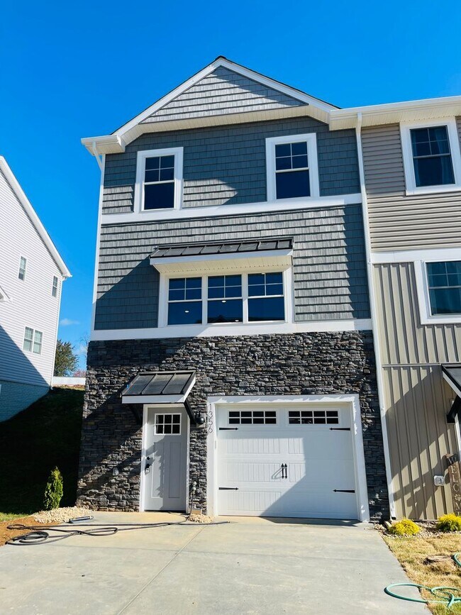 End Unit Townhouse in Congers Creek - End Unit Townhouse in Congers Creek