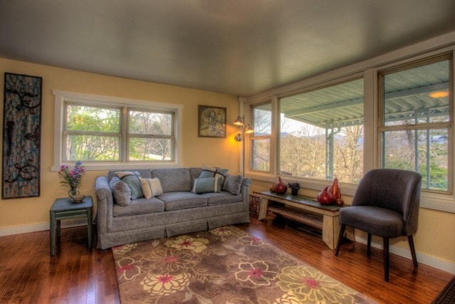 Photo - 560 Riceville Rd