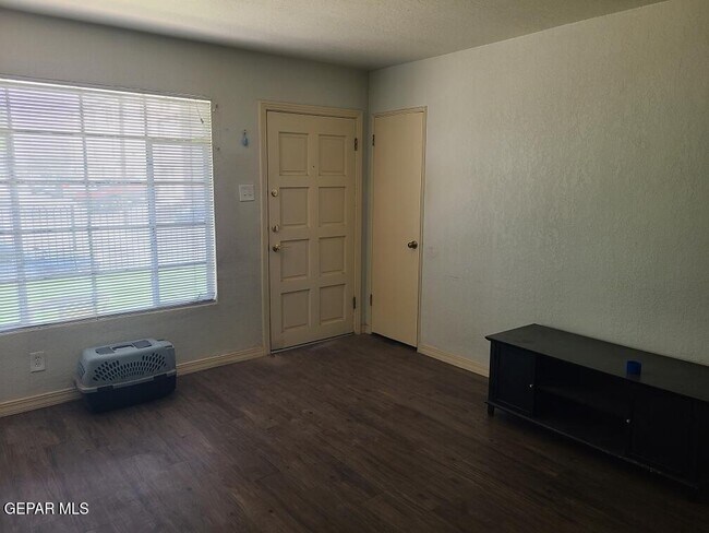 Photo - 701 W Yandell Dr Unit 4