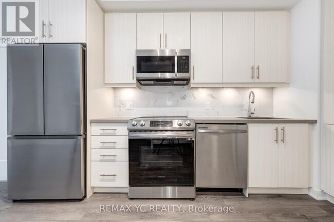 Photo - 95 Oneida Crescent Unit 305