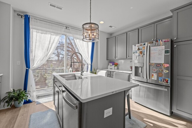 Photo - 644 W End Dr