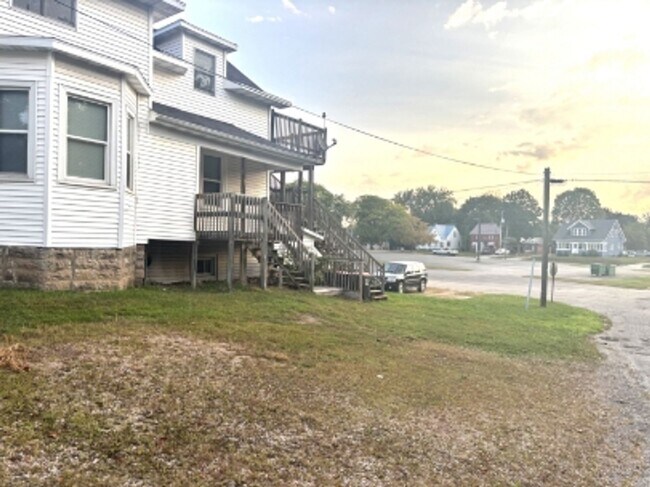 Building Photo - 120 S Garden Ave Unit 5