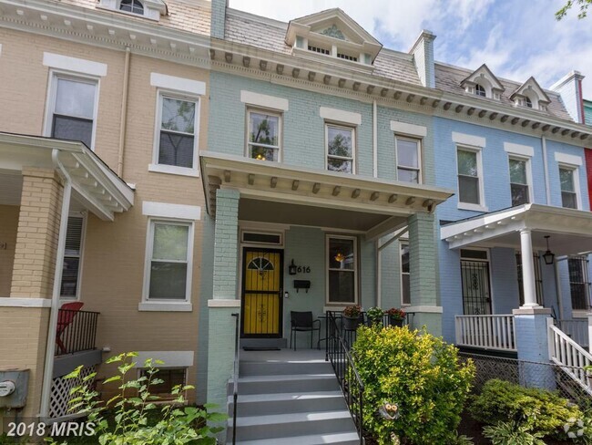 Welcome to 616 Lamont! - 616 Lamont St NW Rental