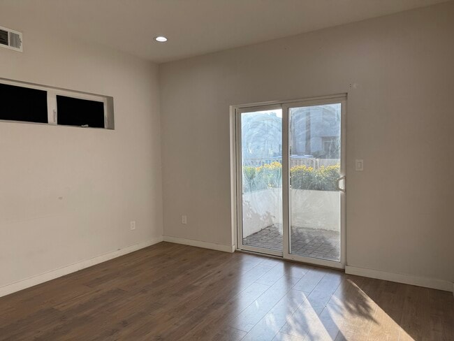 Photo - 5124 Denny Ave