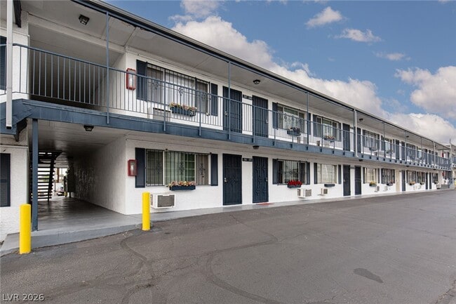 Building Photo - 4600 University Center Dr Unit 247